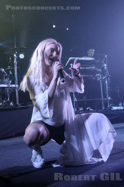 CLEAN BANDIT - 2015-06-26 - PARIS - Hippodrome de Longchamp - 